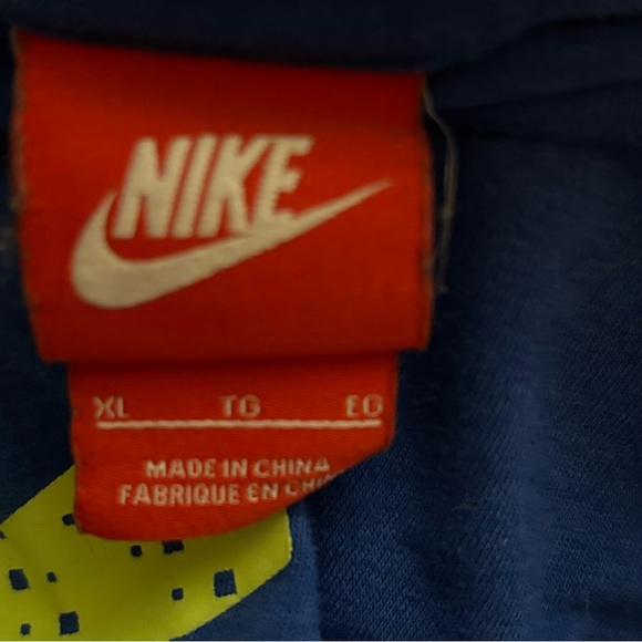 Nike Sleeveless Tee - Picture 3 of 3